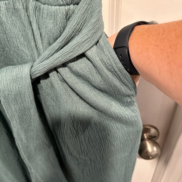 Cuddl Duds, Crinkle Jersey V -Neck Jumpsuit with Tie Front detail. - Picture 3 of 10